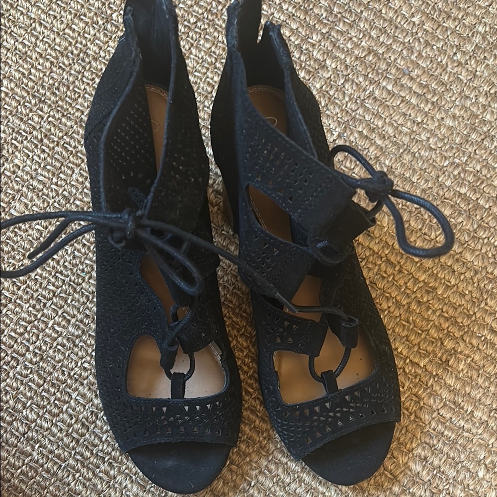Crown Vintage Black Heels with Lace-Up Design
